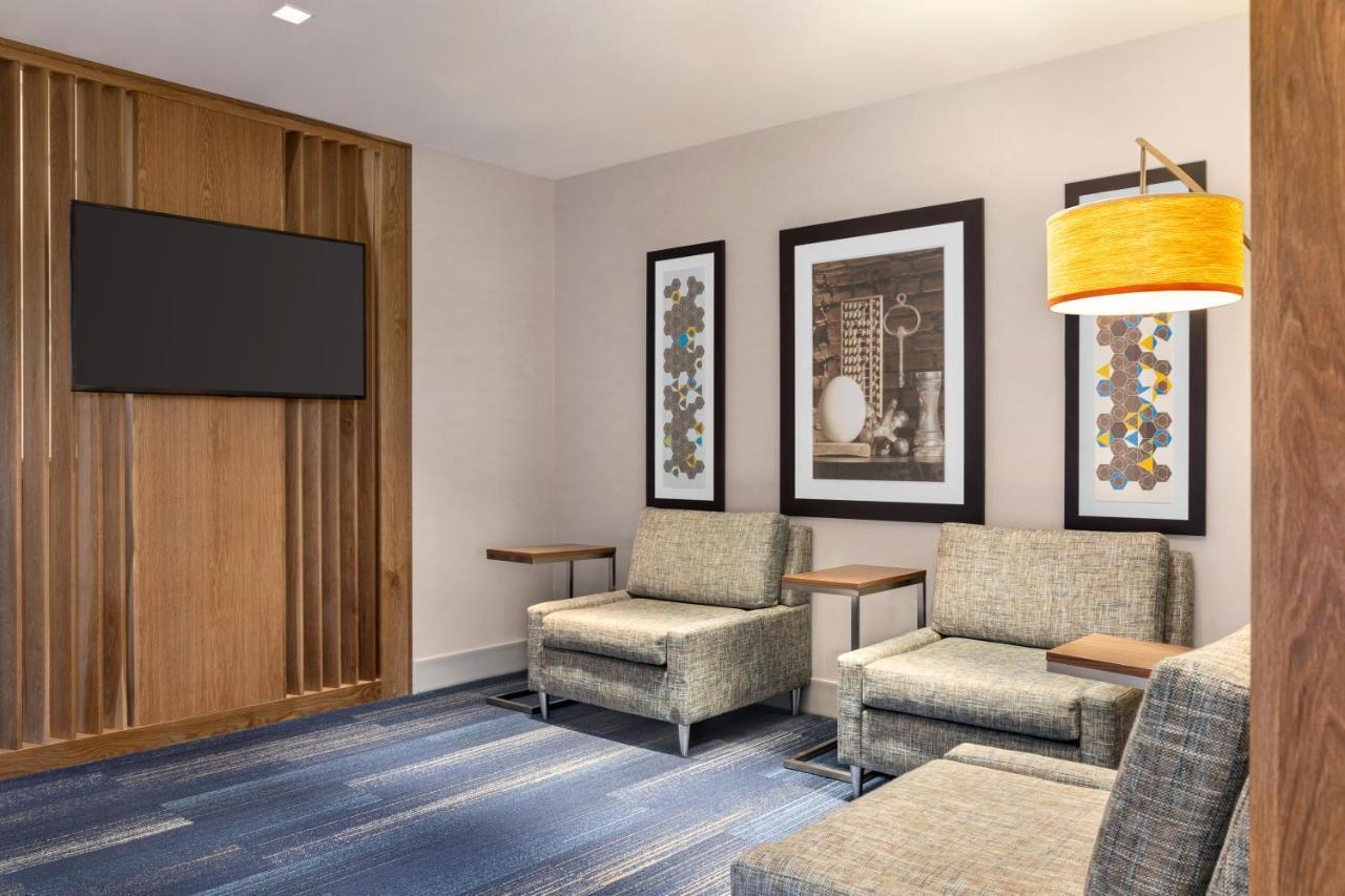 Holiday Inn Express & Suites Denver Airport By Ihg Exterior photo