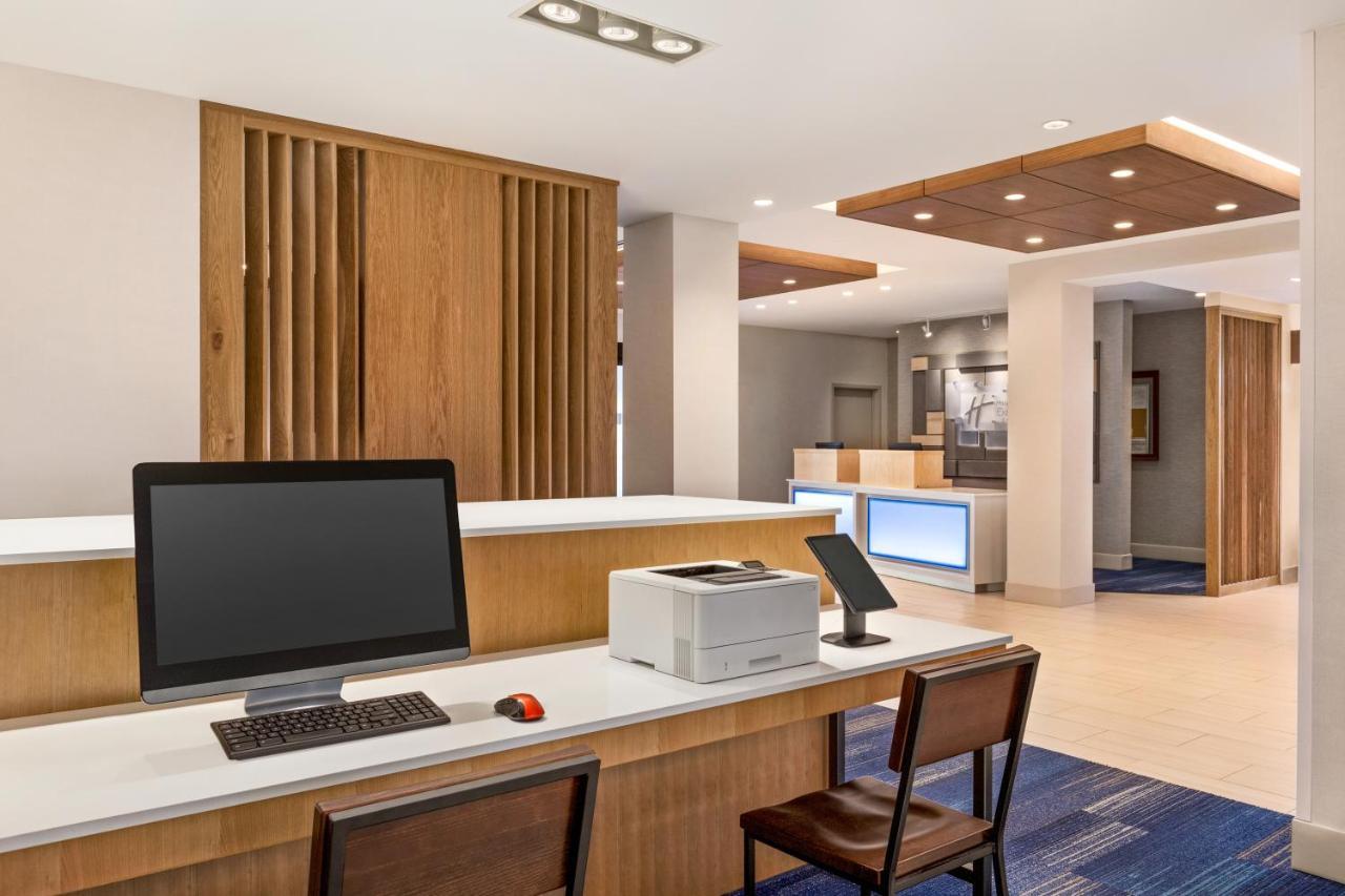 Holiday Inn Express & Suites Denver Airport By Ihg Exterior photo