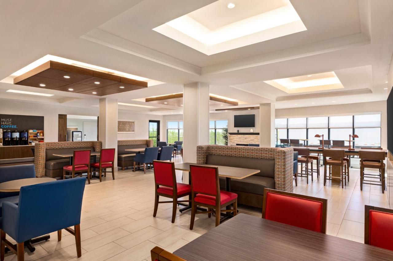Holiday Inn Express & Suites Denver Airport By Ihg Exterior photo