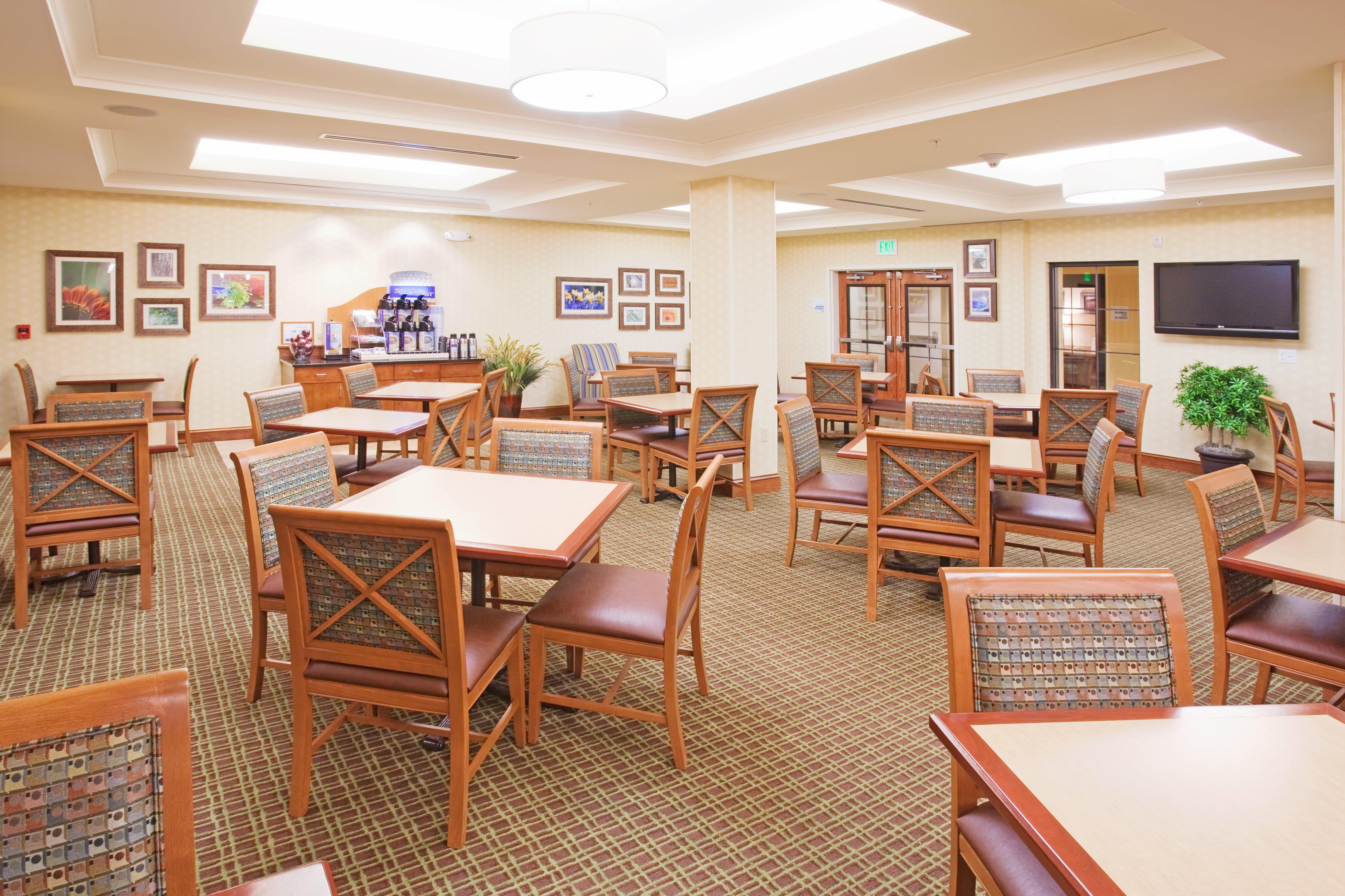 Holiday Inn Express & Suites Denver Airport By Ihg Exterior photo