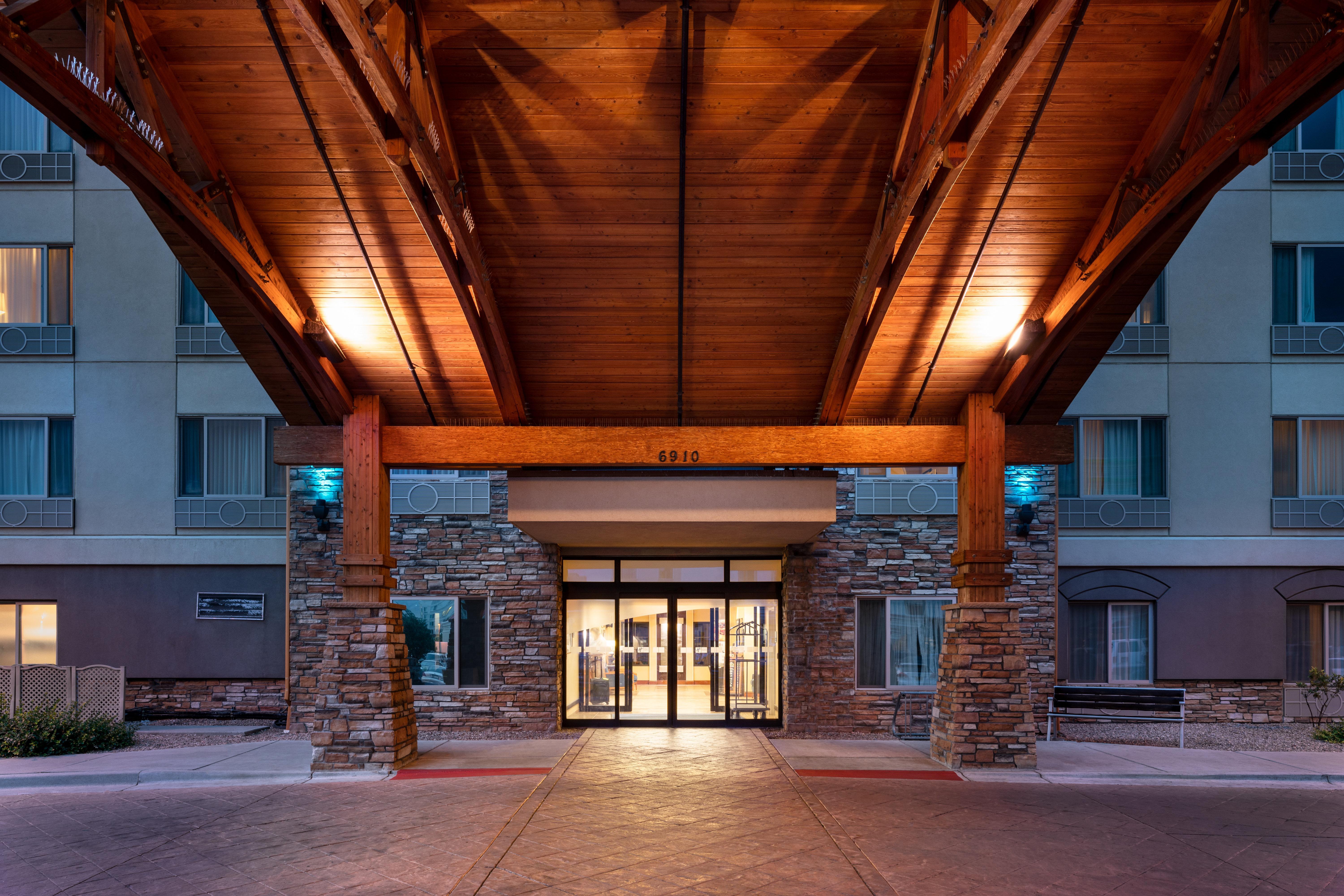 Holiday Inn Express & Suites Denver Airport By Ihg Exterior photo